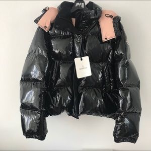 Moncler Gaura Shiny Puffer. 100% auth.